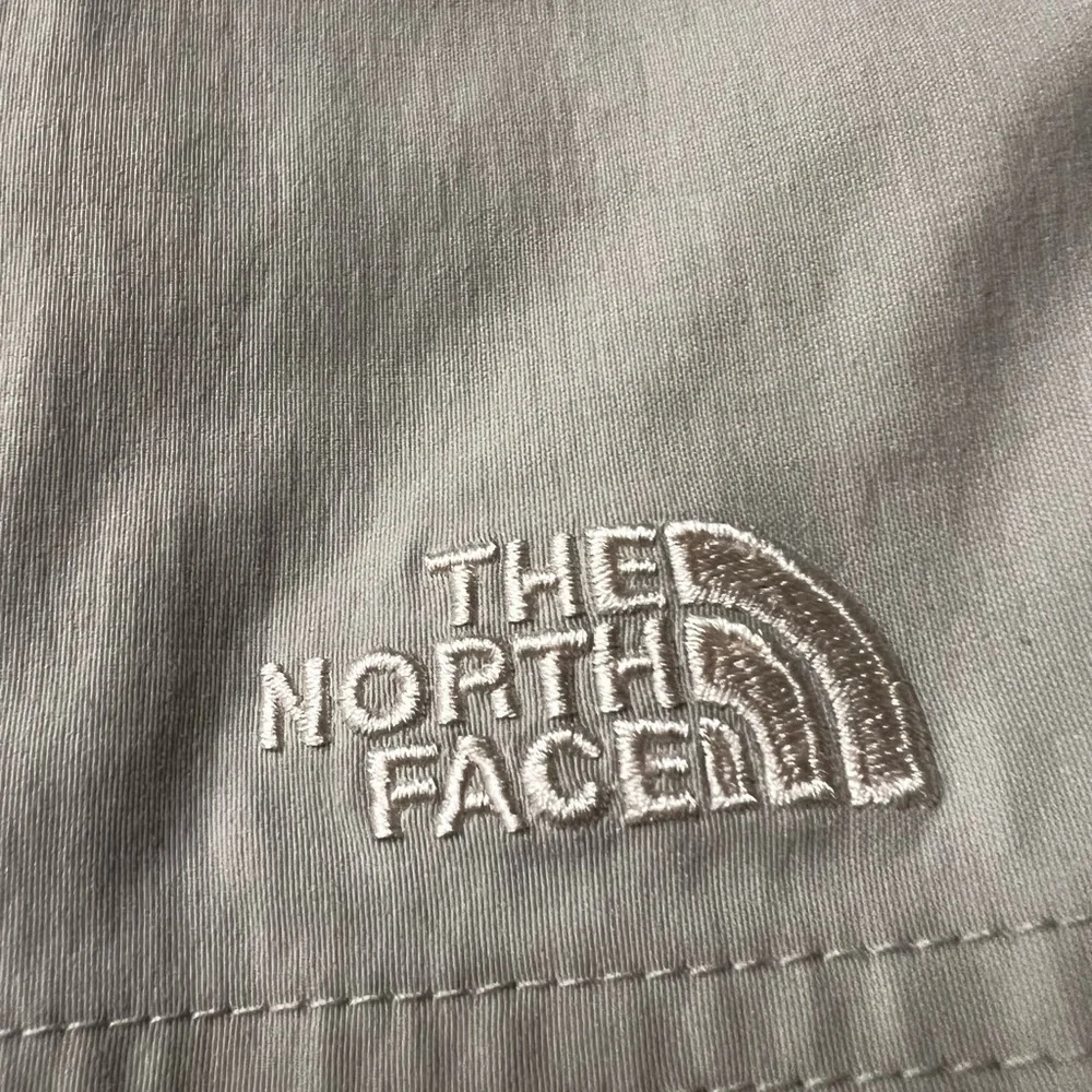 The North Face Men’s Light Gray Green Athletic Shorts Size Large